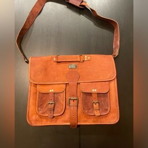 Cuero messenger bag
